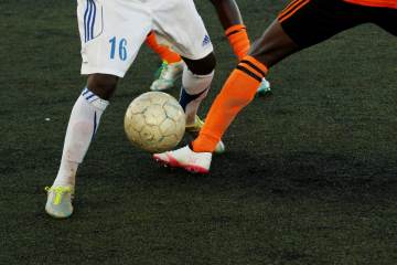 不在状态！美国主帅怒踢水瓶，门将超级巨大失误，美国政府弄巧成拙（配图示意）